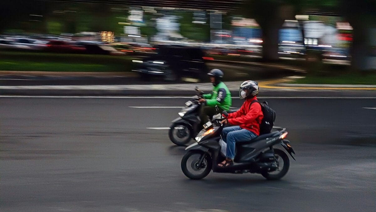 Nova regra para capacetes de motociclistas começa a valer a partir de julho no Brasil