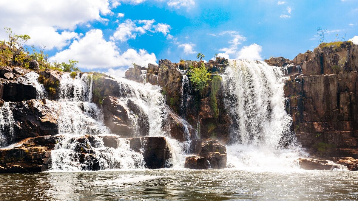 Cascata dos Couros - Alto Paraíso, Goiás - Chapada dos VeadeirosVer mais designs feitos por cokada de Getty Images Signature