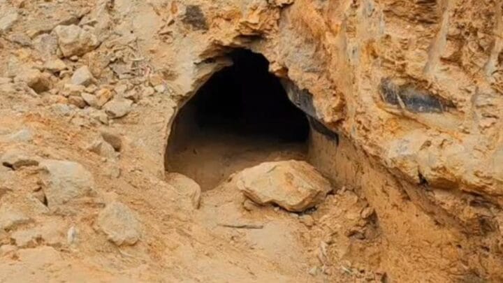 Abertura do túnel de paleotoca encontrada no Sul de SC