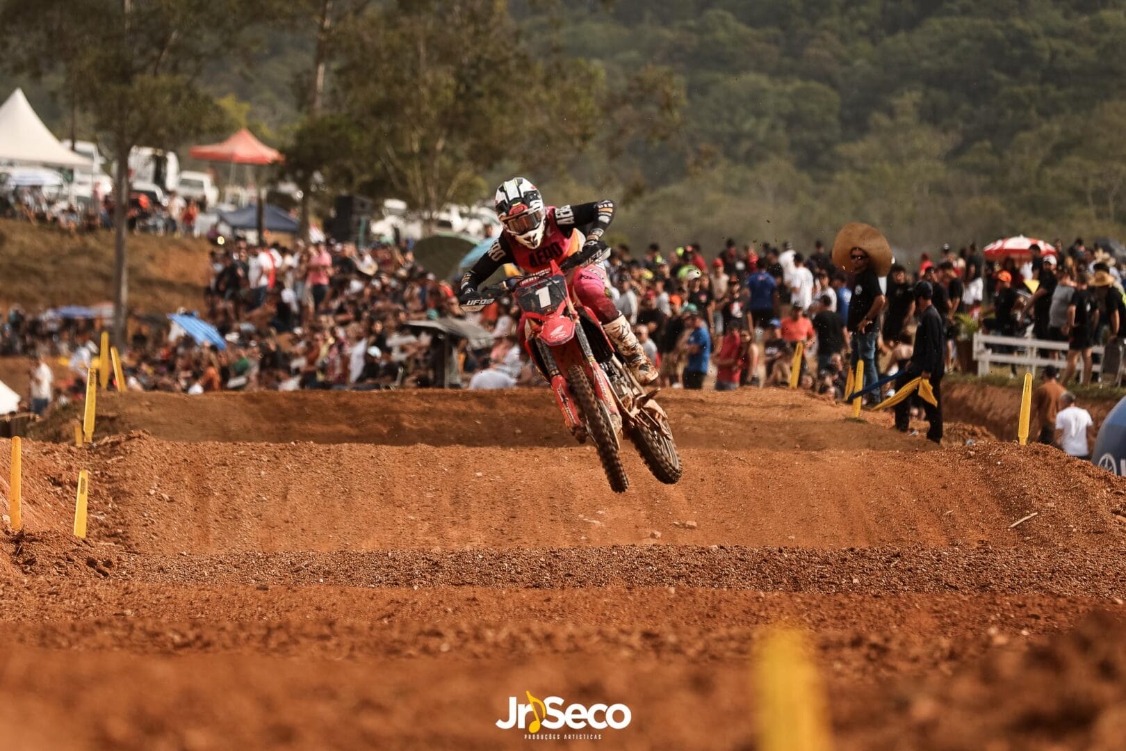 Enzo Lopes e Fábio Santos protagonizam disputa inédita na abertura do Brasileiro de Motocross, em Canelinha (SC) (Foto: Divulgação/MX1 GP Brasil)