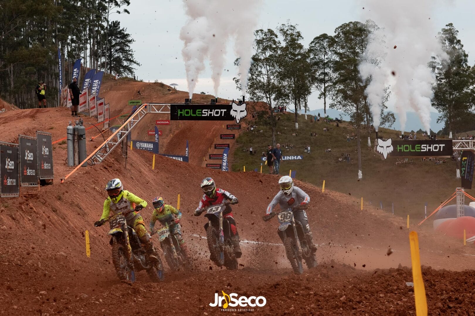 Pilotos internacionais elevam o nível técnico da abertura do MX1 GP Brasil 2026, em Canelinha (SC), com presença de estrelas europeias e expectativa de grid entre os mais competitivos da temporada (Foto: Divulgação/MX1 GP Brasil)