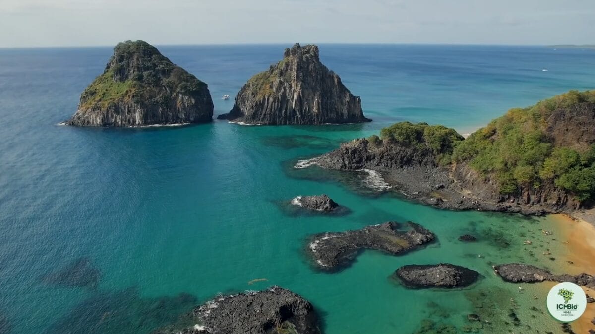 Complexo Sancho-Golfinhos-Dois Irm&atilde;os - atrativo do Parque Nacional Marinho de Fernando de Noronha