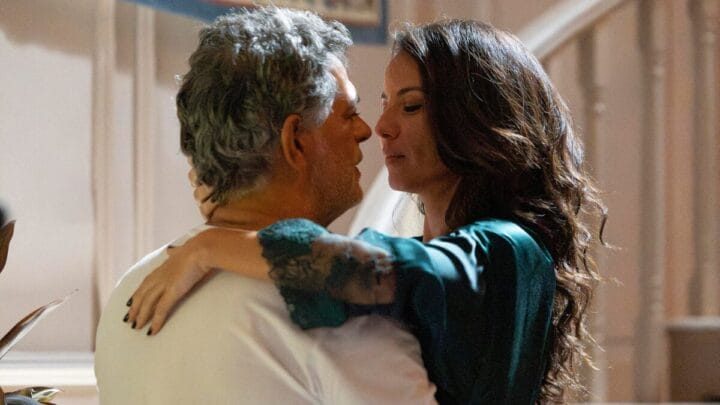 Criada e produzida pelos Estúdios Globo, ‘Três Graças' é uma novela criada e escrita por Aguinaldo Silva, Virgílio Silva e Zé Dassilva, com direção artística de Luiz Henrique Rios e produção de Gustavo Rebelo e Silvana Feu. A direção de gênero é de José Luiz Villamarim.