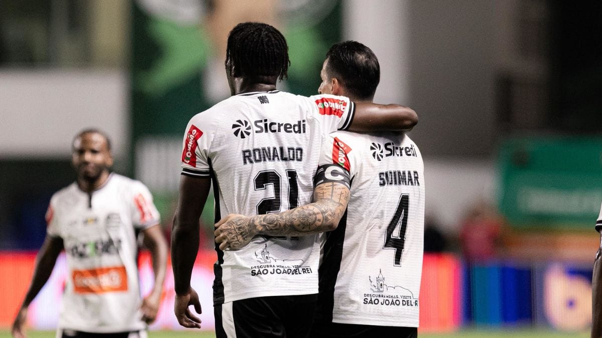 Ronaldo Tavares em a&ccedil;&atilde;o pelo Athletic na S&eacute;rie B do Campeonato Brasileiro