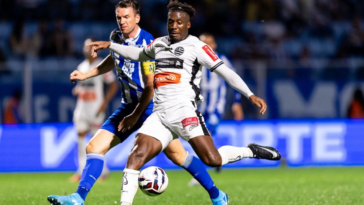 Ronaldo Tavares em a&ccedil;&atilde;o pelo Athletic na S&eacute;rie B do Campeonato Brasileiro