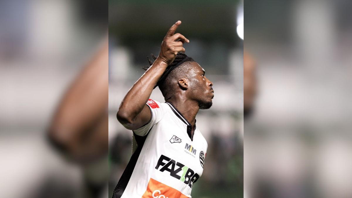 Ronaldo Tavares em a&ccedil;&atilde;o pelo Athletic na S&eacute;rie B do Campeonato Brasileiro