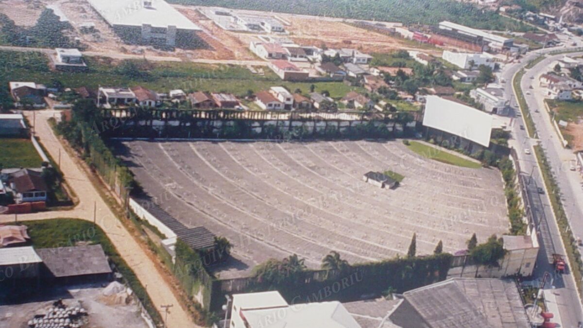 Balne&aacute;rio Cambori&uacute; j&aacute; teve o maior cinema drive-in do Brasil