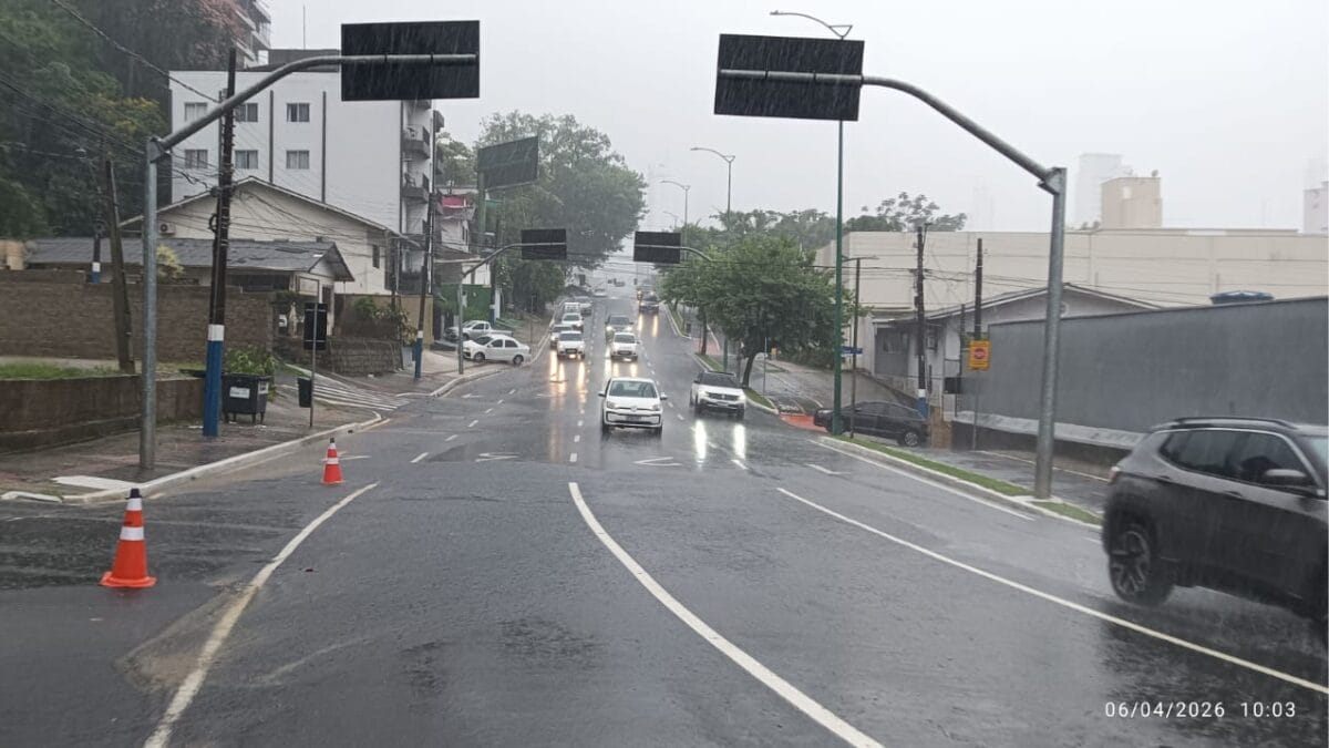 Chuva altera o tr&acirc;nsito em Balne&aacute;rio Cambori&uacute;