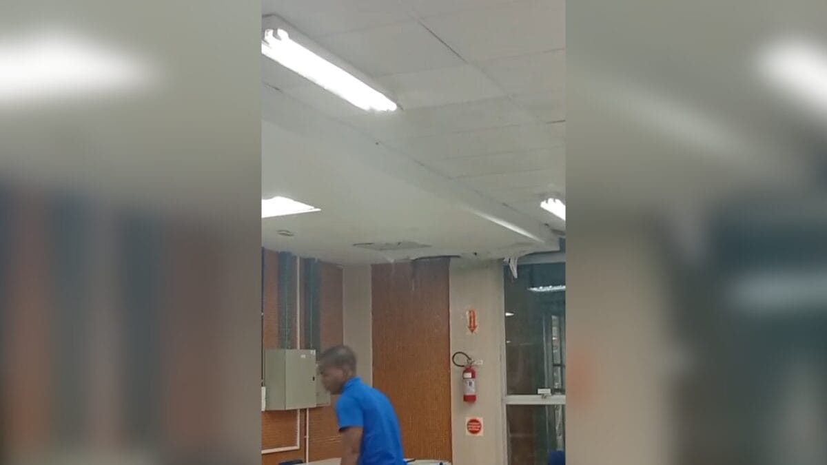 biblioteca alagada UFSC 