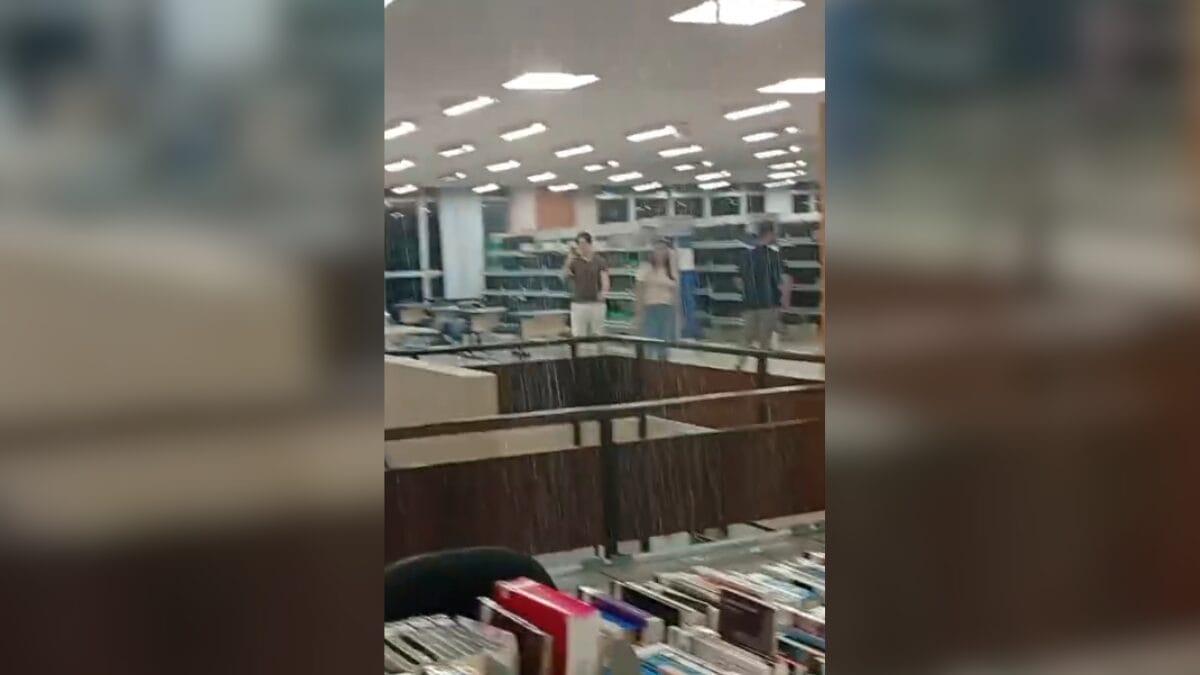 biblioteca alagada UFSC