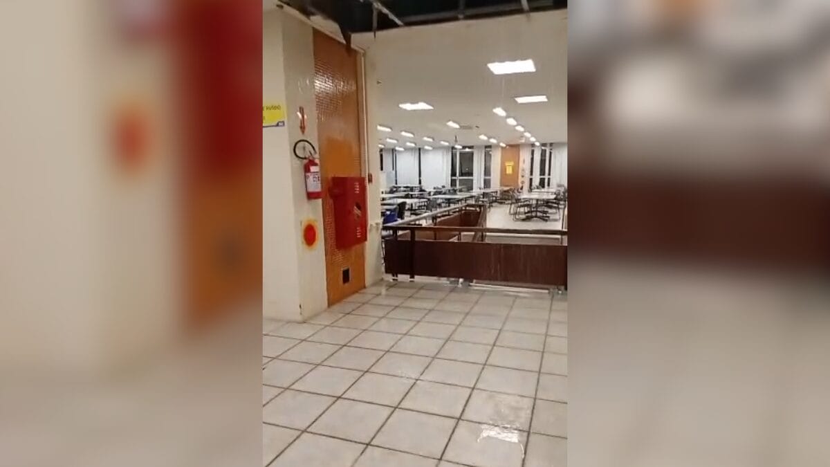 biblioteca alagada UFSC