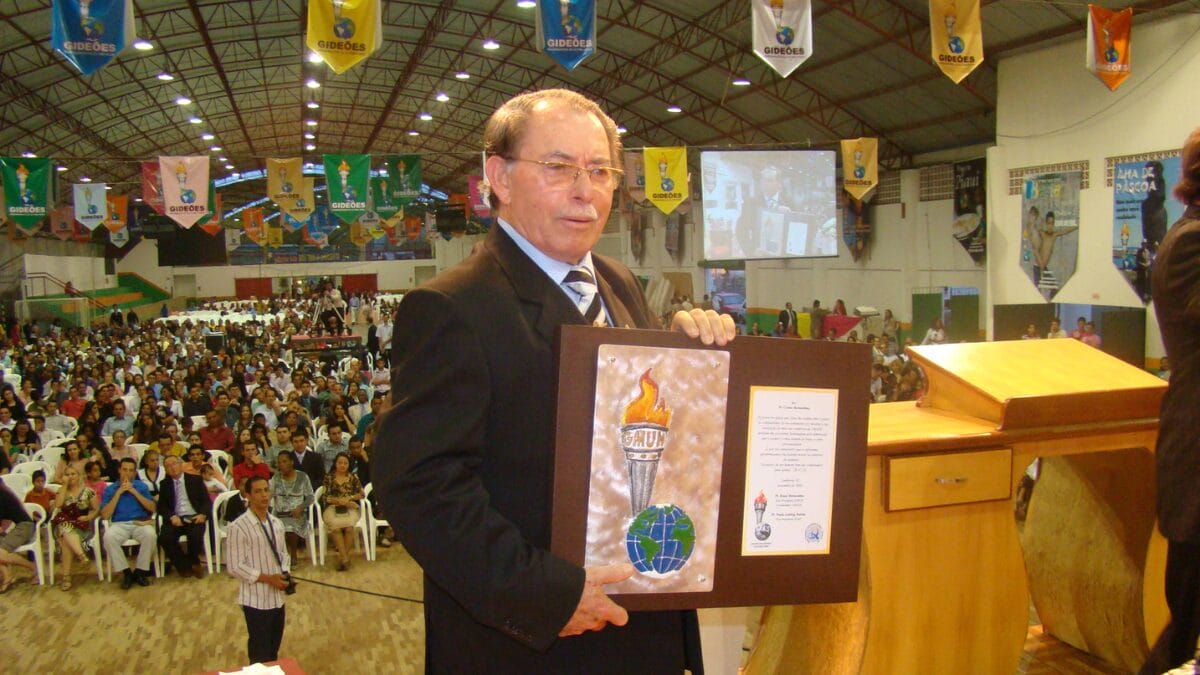 Quem &eacute; o fundador do Congresso dos Gide&otilde;es Mission&aacute;rios da &Uacute;ltima hora de Cambori&uacute;