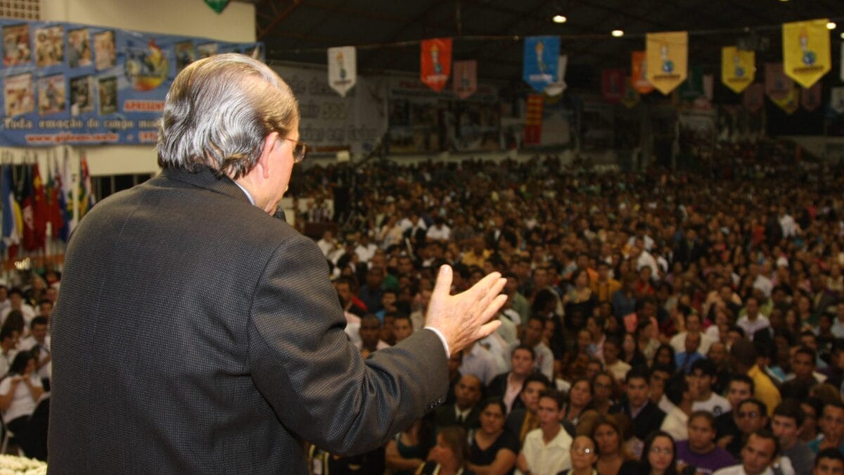 Quem &eacute; o fundador do Congresso dos Gide&otilde;es Mission&aacute;rios da &Uacute;ltima hora de Cambori&uacute;