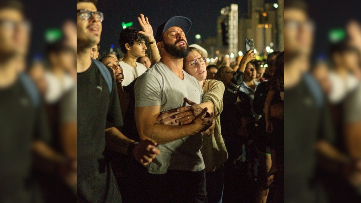 Evento crist&atilde;o lota praia de Balne&aacute;rio Cambori&uacute;