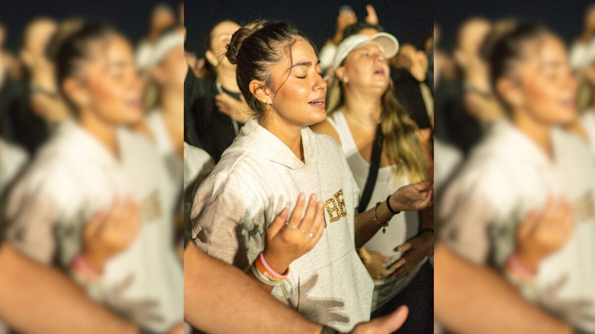 Evento crist&atilde;o lota praia de Balne&aacute;rio Cambori&uacute;