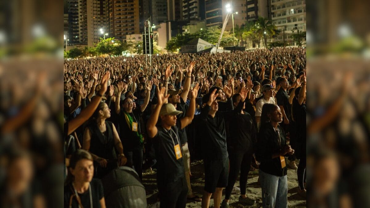 Evento crist&atilde;o lota praia de Balne&aacute;rio Cambori&uacute;