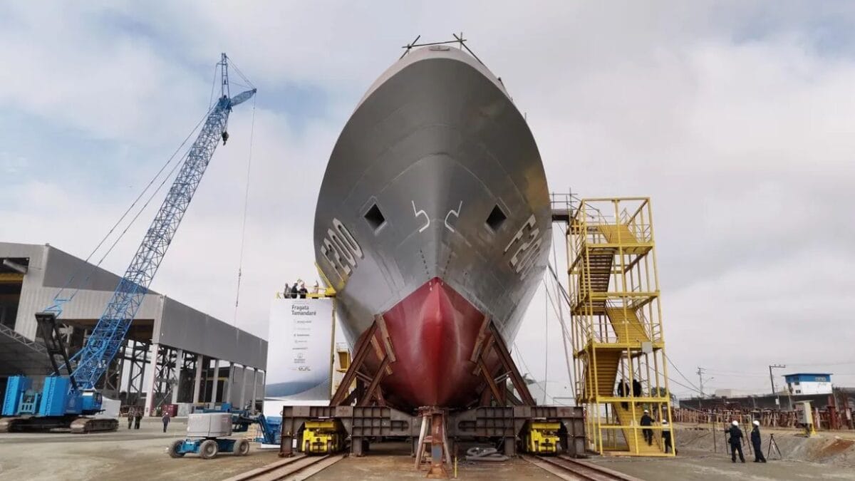 Veja como &eacute; a Fragata Tamandar&eacute;, constru&iacute;da em Itaja&iacute;