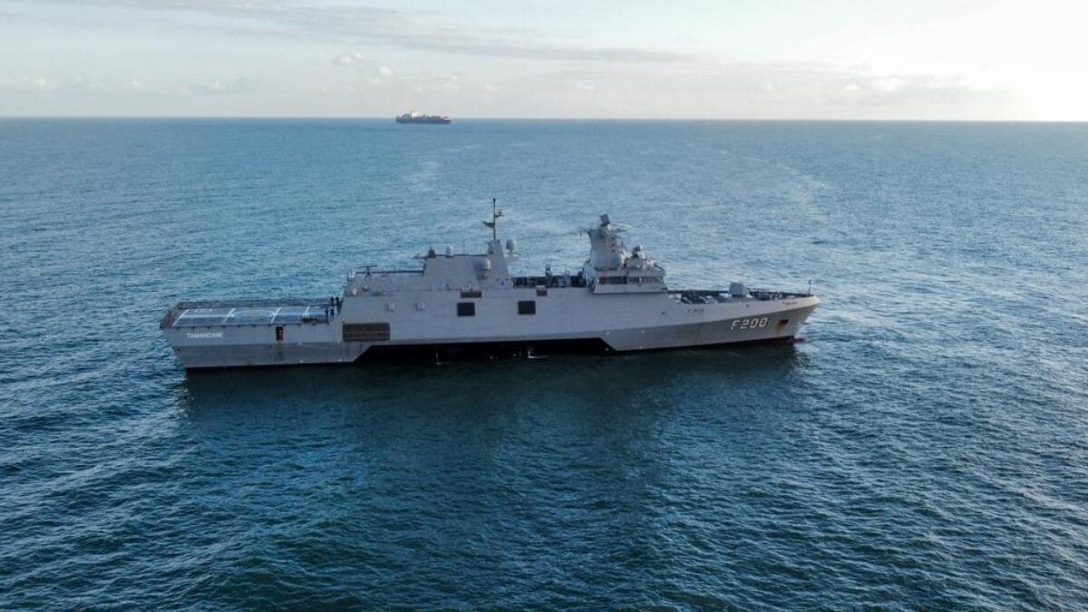 Veja como &eacute; a Fragata Tamandar&eacute;, constru&iacute;da em Itaja&iacute;