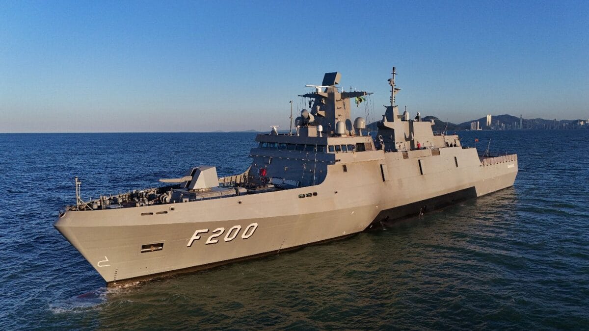 Veja como &eacute; a Fragata Tamandar&eacute;, constru&iacute;da em Itaja&iacute;