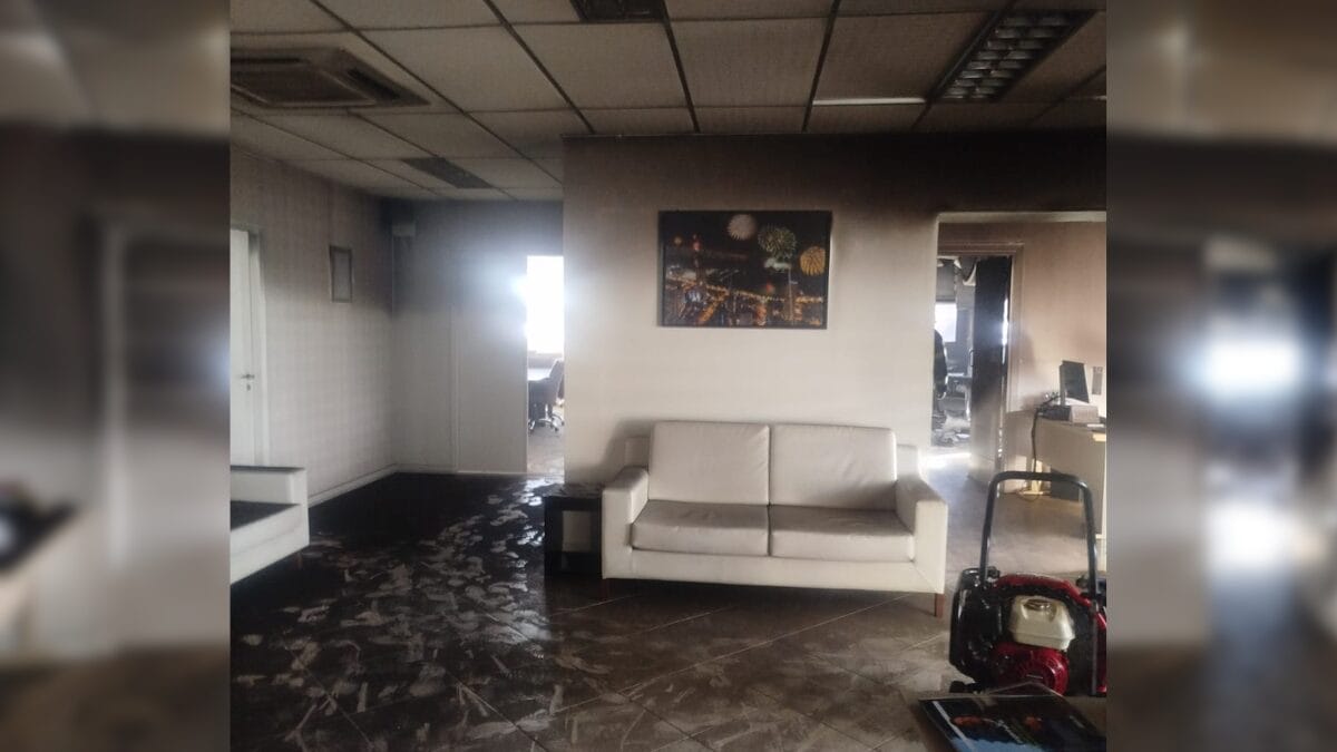 Veja como ficou o gabinete do prefeito Robison Coelho ap&oacute;s inc&ecirc;ndio