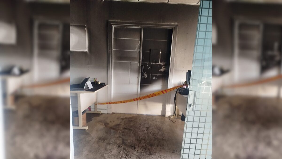 Veja como ficou o gabinete do prefeito Robison Coelho ap&oacute;s inc&ecirc;ndio