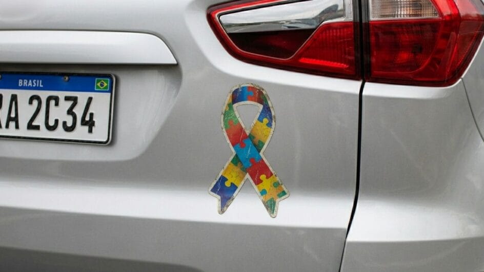 IPVA zero para pessoas com Transtorno do Espectro Autista é benefício previsto na legislação (Foto: NSC Total, gerada por IA)