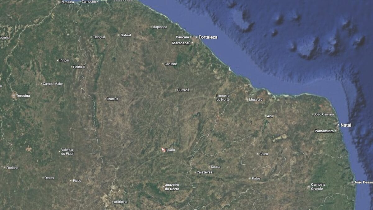 Mapa de sat&eacute;lite do Nordeste do Brasil mostra o estado do Cear&aacute;, com destaque para o munic&iacute;pio de Iguatu, localizado na regi&atilde;o Centro-Sul.
