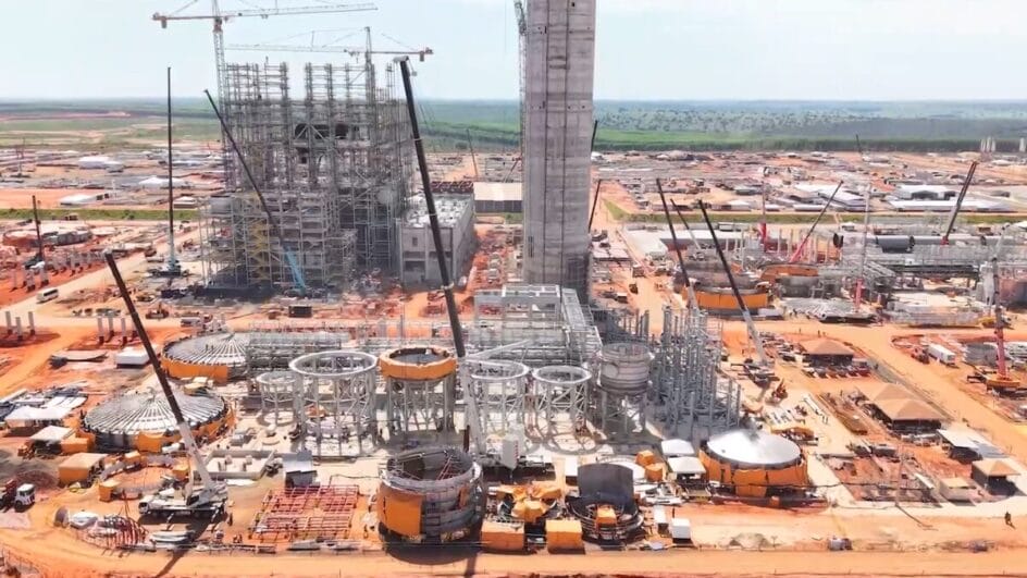 Canteiro de obras da megafábrica de celulose da Arauco em Inocência (MS), projeto que contará com ferrovia própria para escoamento da produção até a malha ferroviária nacional.