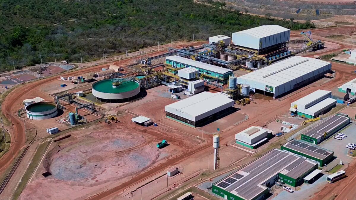 Complexo industrial da mineradora Serra Verde, em Mina&ccedil;u (GO), que se torna pe&ccedil;a estrat&eacute;gica na disputa global por terras raras ap&oacute;s acordo bilion&aacute;rio com a norte-americana USA Rare Earth.