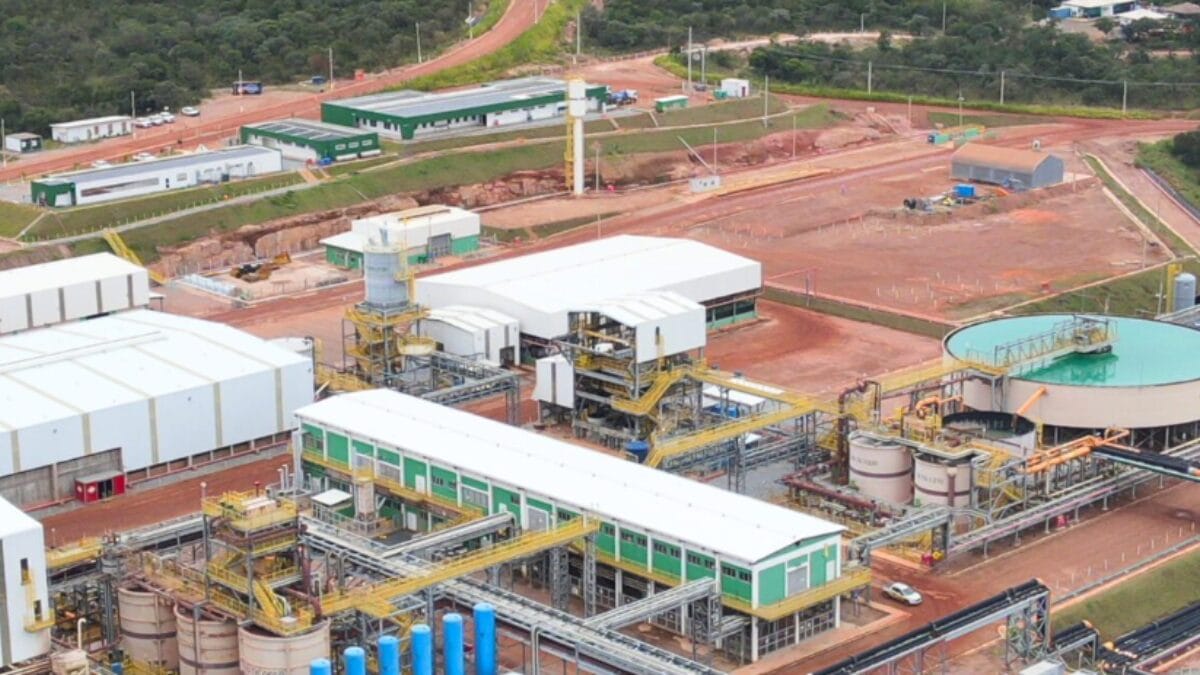 Complexo industrial da mineradora Serra Verde, em Mina&ccedil;u (GO), que se torna pe&ccedil;a estrat&eacute;gica na disputa global por terras raras ap&oacute;s acordo bilion&aacute;rio com a norte-americana USA Rare Earth.
