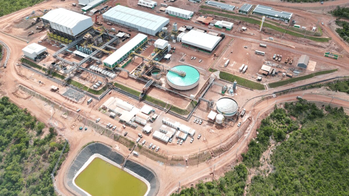 Complexo industrial da mineradora Serra Verde, em Mina&ccedil;u (GO), que se torna pe&ccedil;a estrat&eacute;gica na disputa global por terras raras ap&oacute;s acordo bilion&aacute;rio com a norte-americana USA Rare Earth.