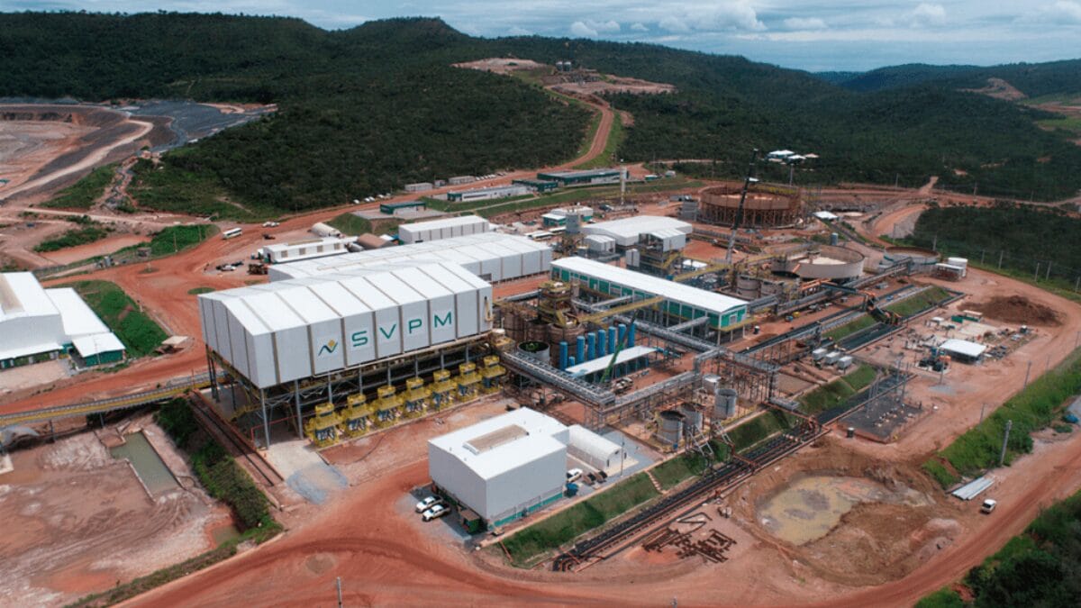 Complexo industrial da mineradora Serra Verde, em Mina&ccedil;u (GO), que se torna pe&ccedil;a estrat&eacute;gica na disputa global por terras raras ap&oacute;s acordo bilion&aacute;rio com a norte-americana USA Rare Earth.