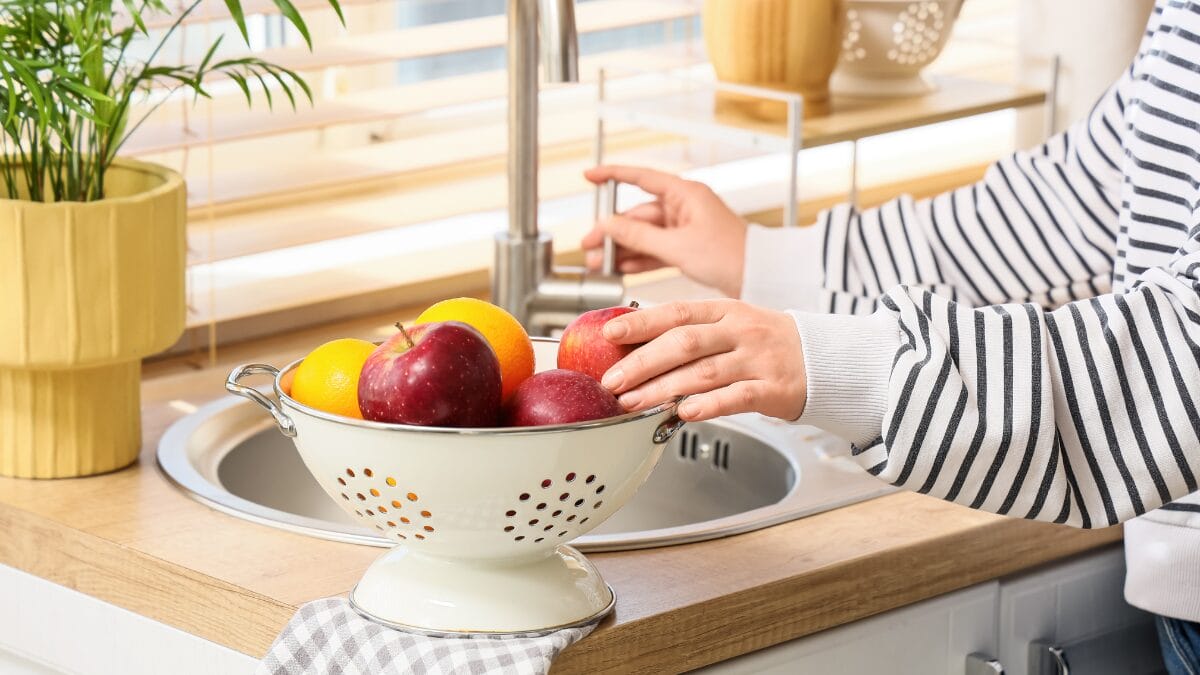 misturar açúcar vinagre e detergente moscas da fruta (2)