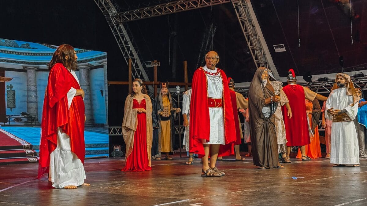 Onde assistir a Paix&atilde;o de Cristo no Litoral Norte de SC