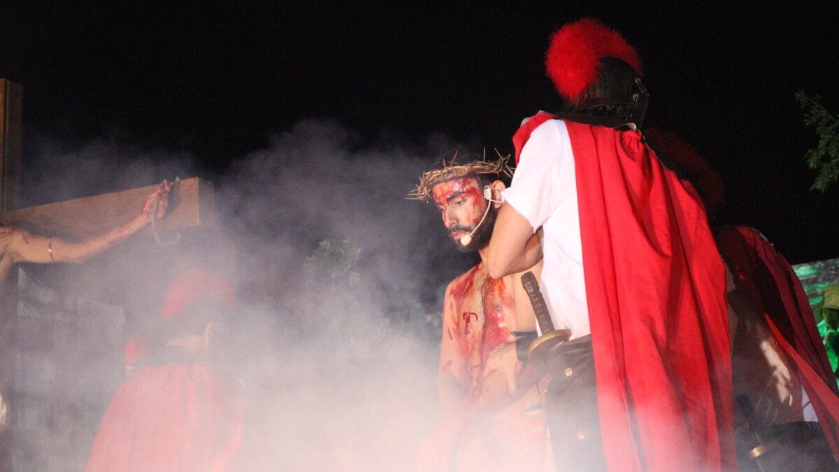 Onde assistir a Paix&atilde;o de Cristo no Litoral Norte de SC