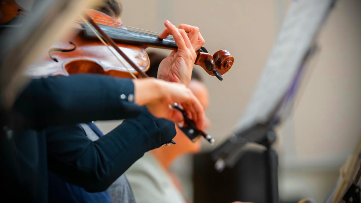Entre notas e acordes, o cérebro também agradece (Foto: Pexels)