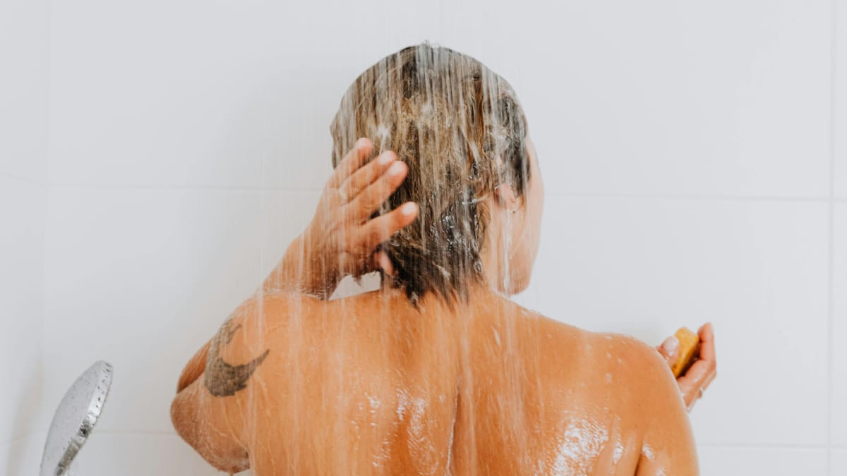 Mistura simples pode reduzir frizz e melhorar a apar&ecirc;ncia do cabelo (Foto: Freepik)