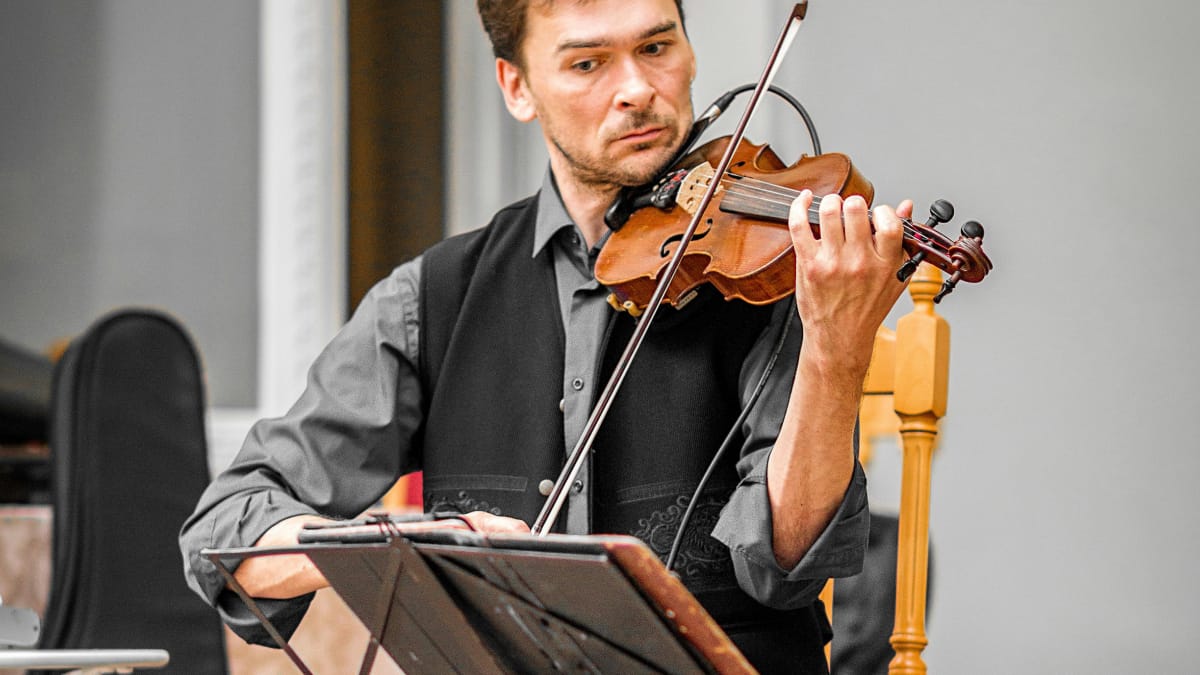 Aprender violino na vida adulta pode ser mais relaxante do que parece (Foto: Pexels)