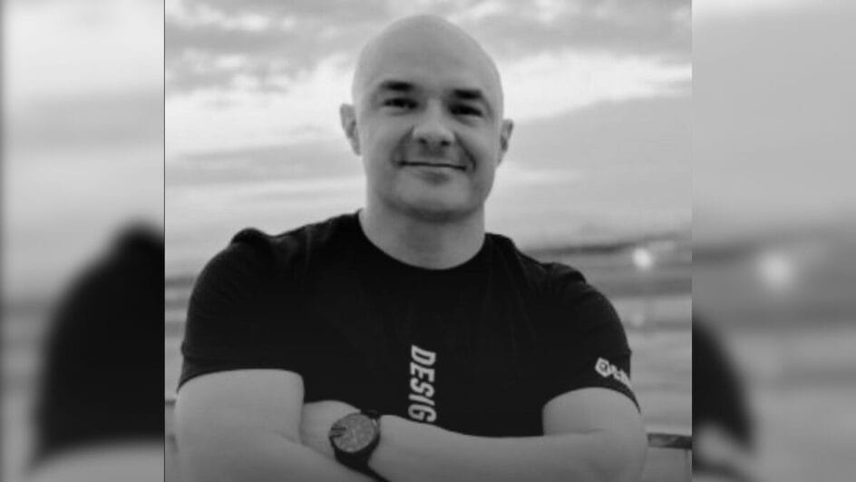 Foto em preto e branco de sargento da PM morto em acidente