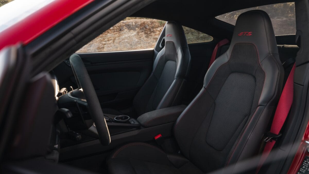 Como &eacute; o interior de carro comprado por Leonardo