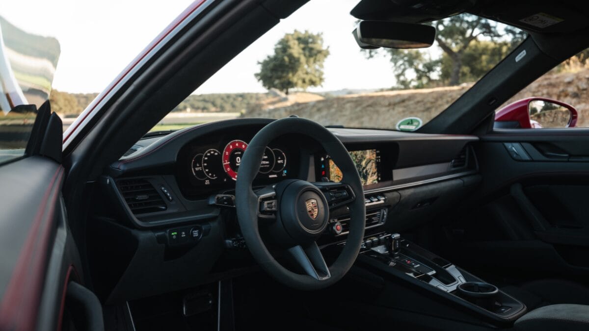 Como &eacute; o interior de carro comprado por Leonardo