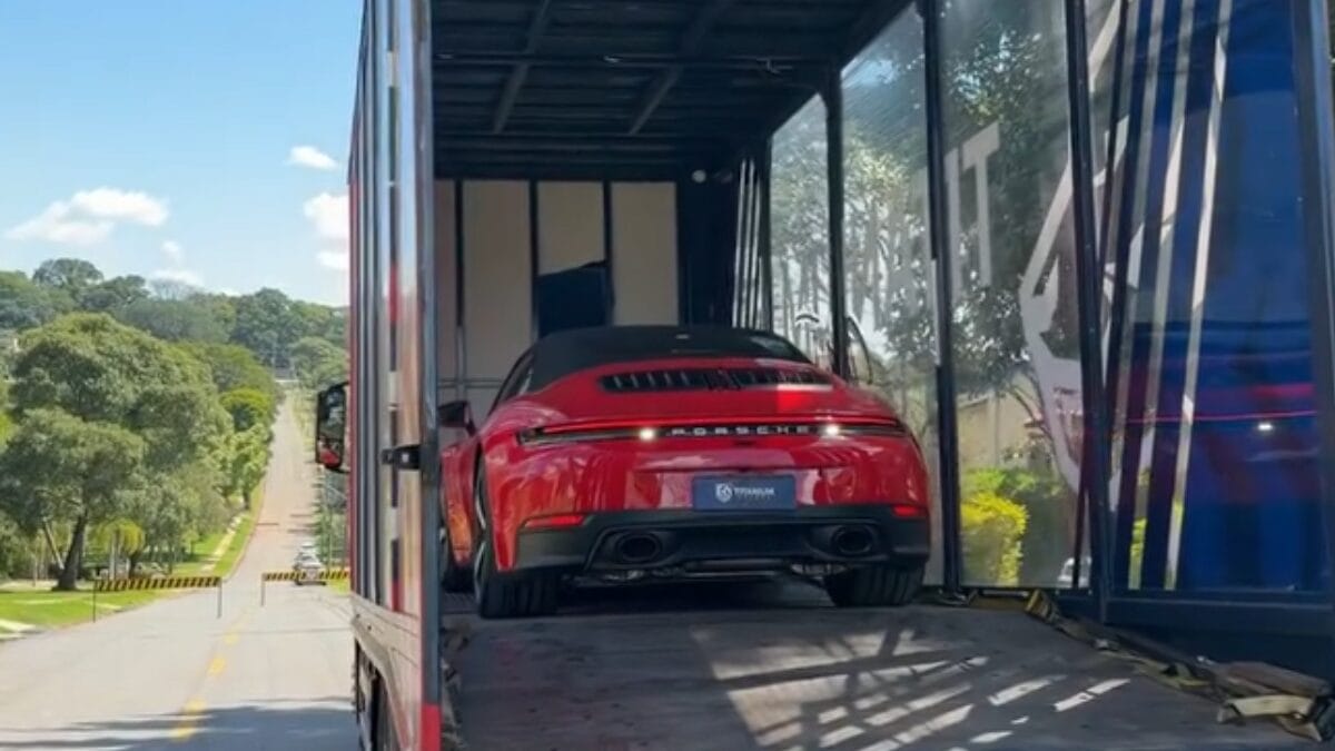 Leonardo compra carro de loja de Itapema