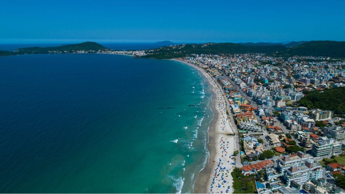 Conhe&ccedil;a as praias de Bombinhas