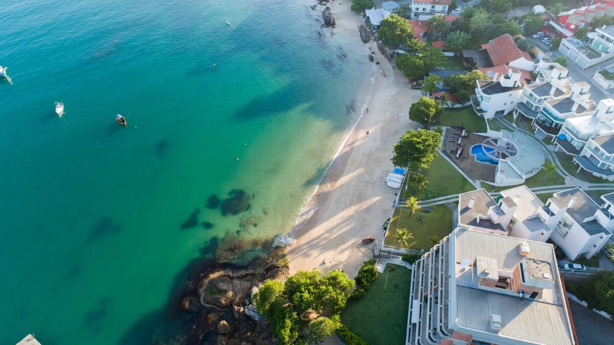 Conhe&ccedil;a as praias de Bombinhas