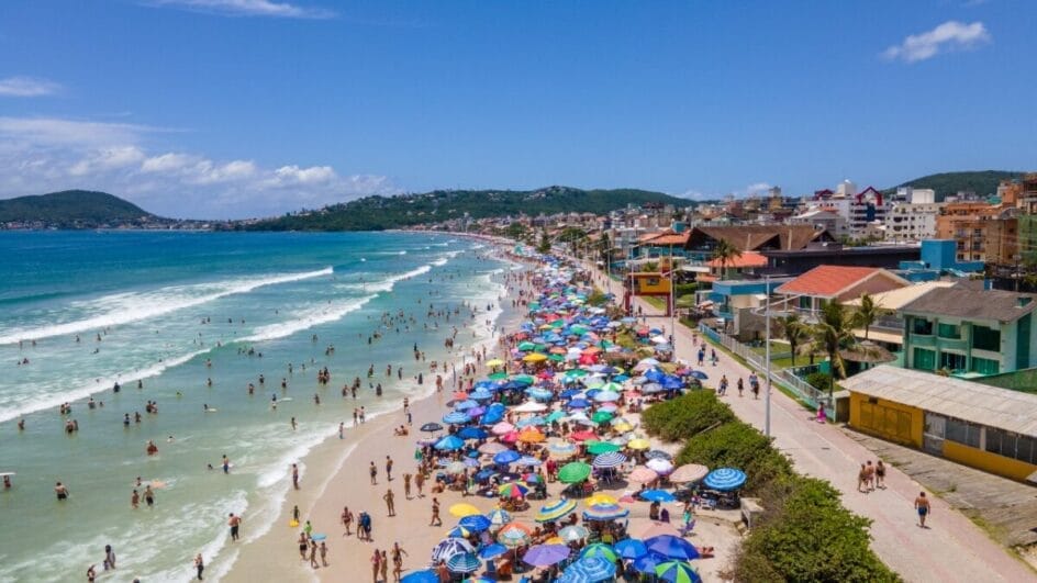 Conheça as praias de Bombinhas