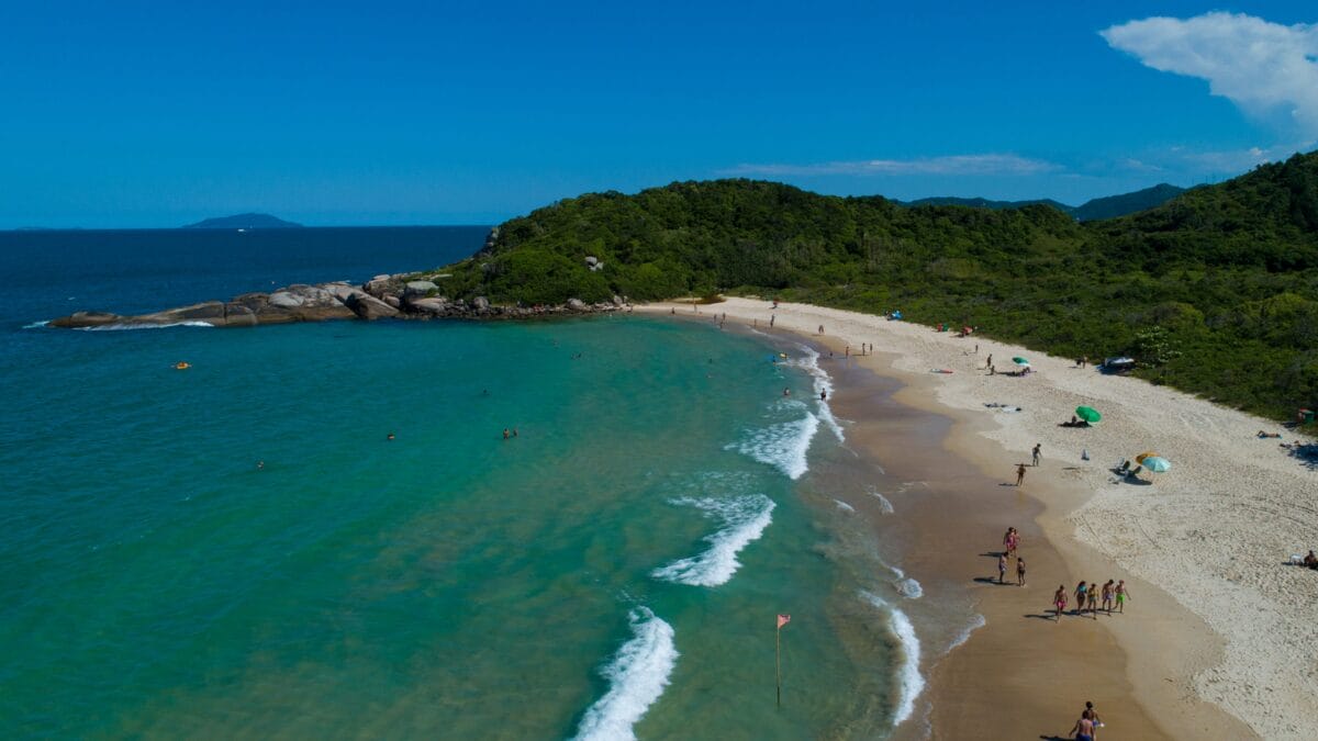 Conhe&ccedil;a as praias de Bombinhas
