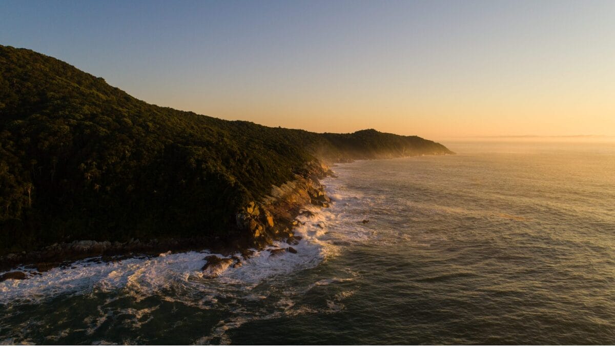 Conhe&ccedil;a as praias de Bombinhas