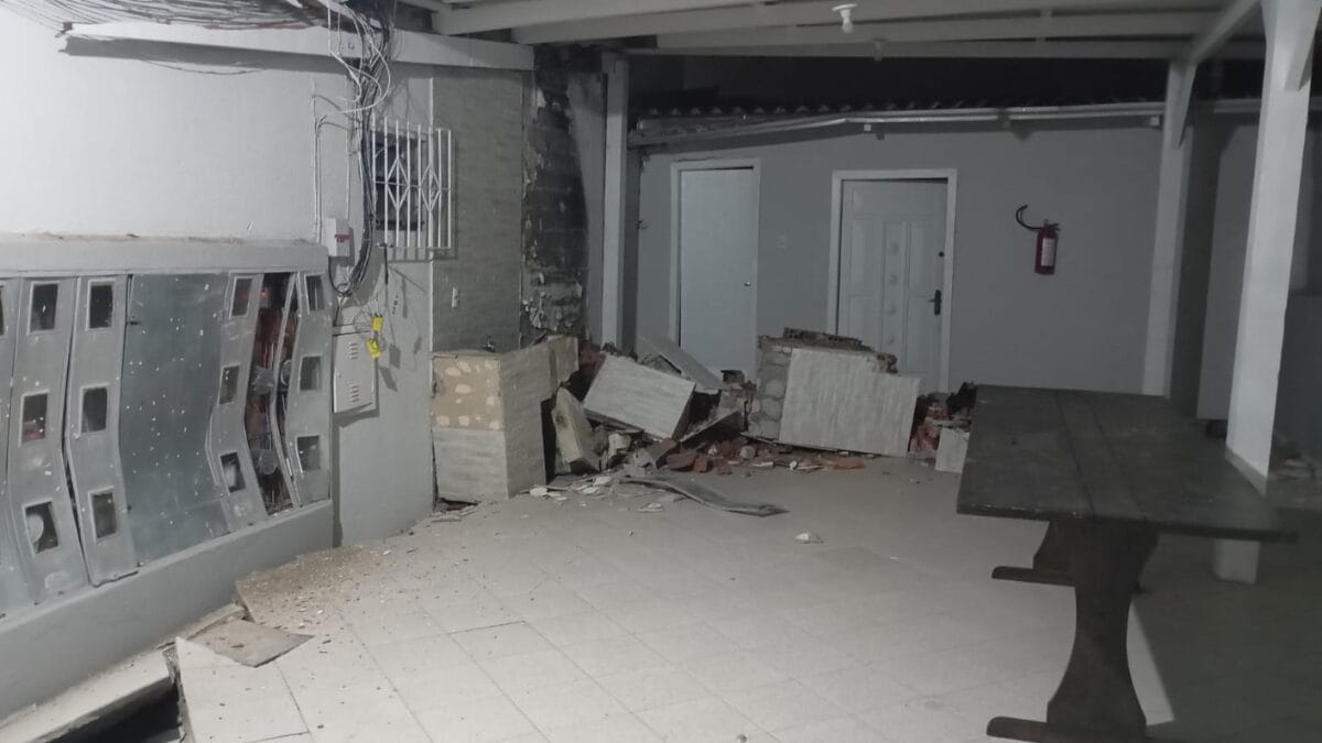 Pr&eacute;dio que cedeu em Itaja&iacute; apresenta riscos de seguran&ccedil;a