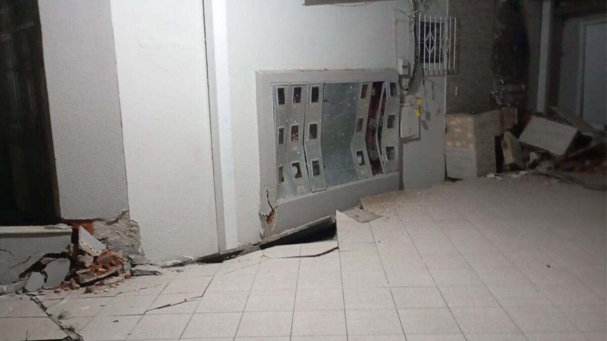 Pr&eacute;dio que cedeu em Itaja&iacute; apresenta riscos de seguran&ccedil;a