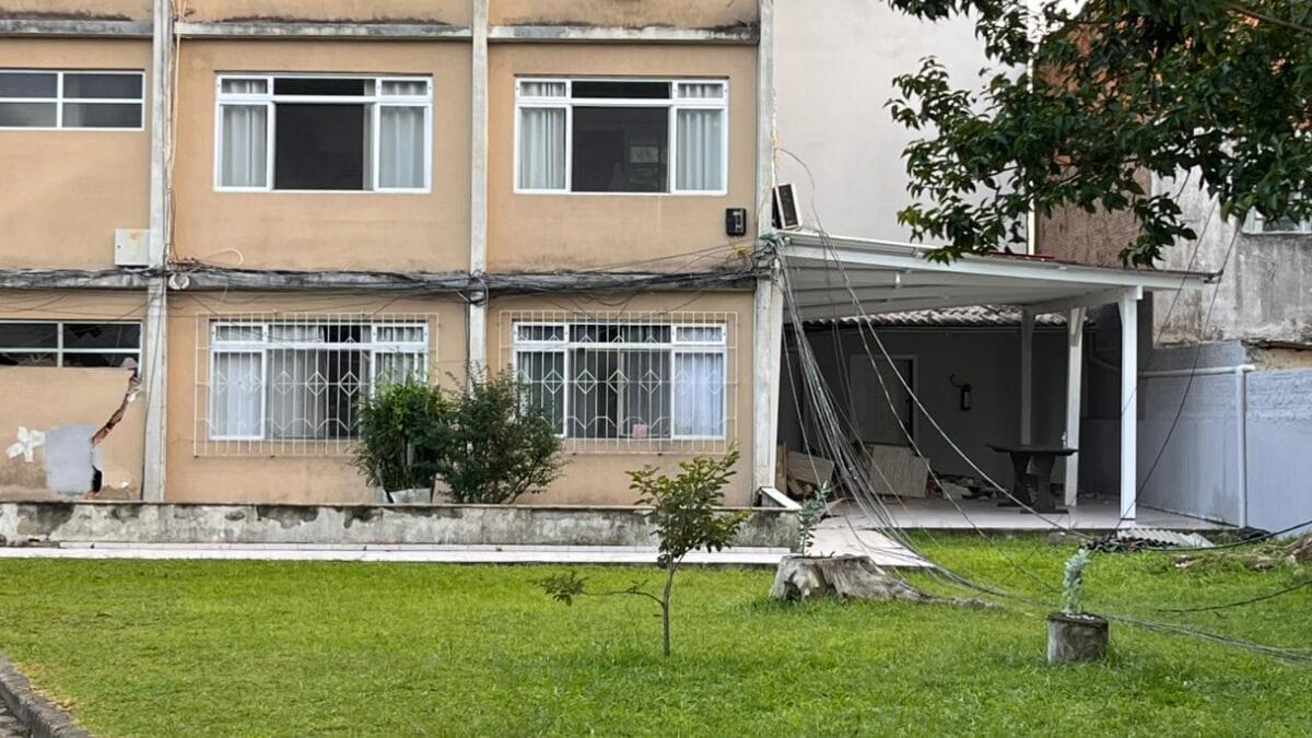 Pr&eacute;dio que cedeu em Itaja&iacute; apresenta riscos de seguran&ccedil;a